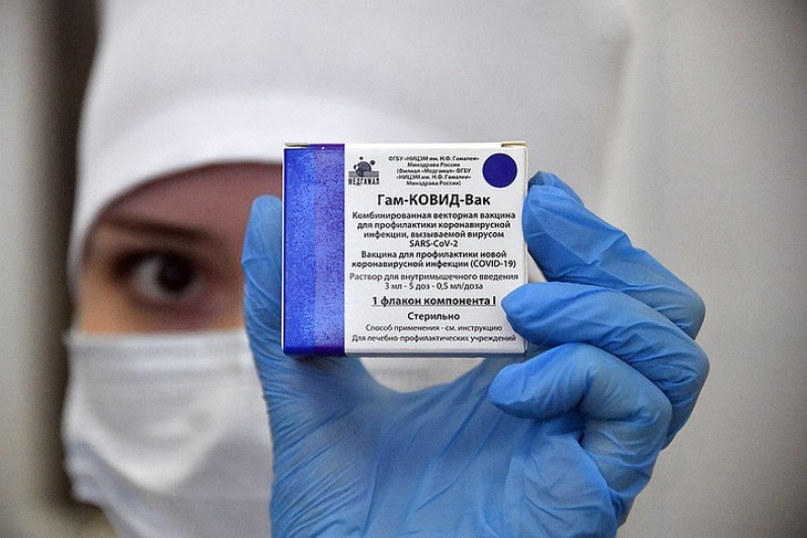 Почему так медленно идёт вакцинация в России и как ее ускорить