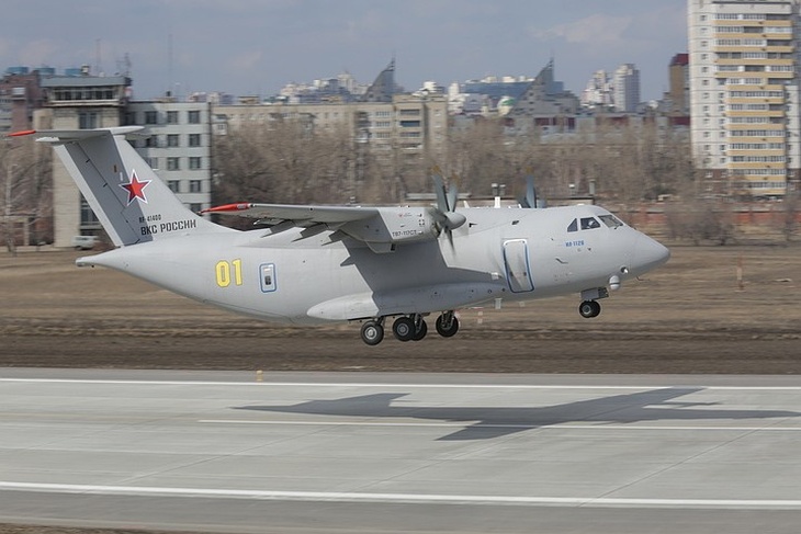 Новый военно-транспортный Ил-112В совершает первый после доработки полет.