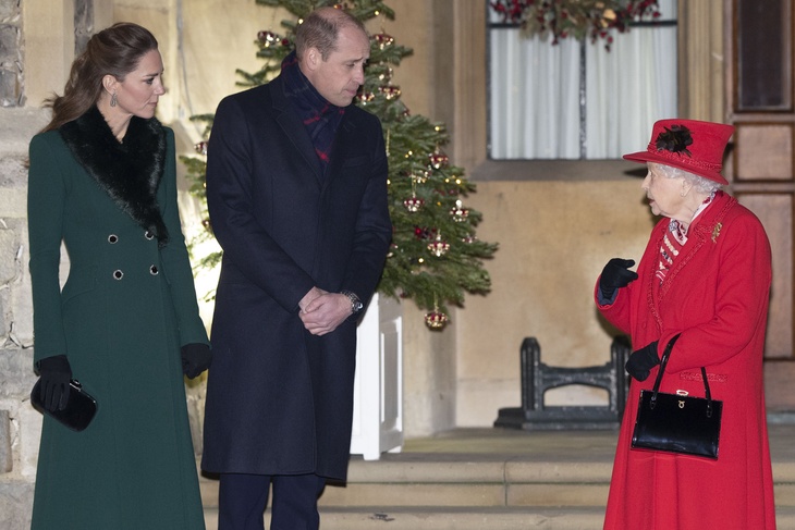Кейт Миддлтон и принцу Уильяму запретили приближаться к королеве на похоронах принца Филиппа