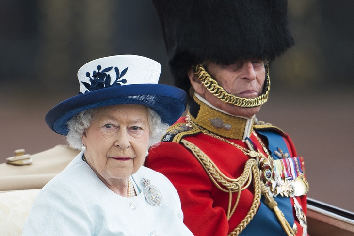 Пошлые шутки на ушко: как принц Филипп публично флиртовал с Елизаветой II