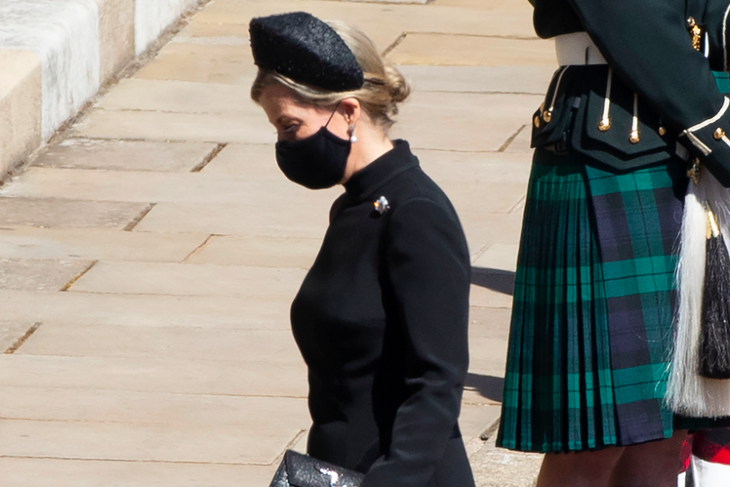 «Их поведение постыдно»: из-за принца Гарри на похоронах Филиппа изменили дресс-код