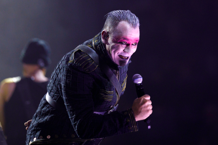 «Совсем наш стал»: солист Rammstein спел на русском языке песню военных лет