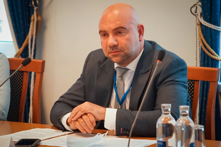 Тележурналист Тимофей Баженов поддержал инициативу по увеличению зарплаты медикам среднего и нижнего звена