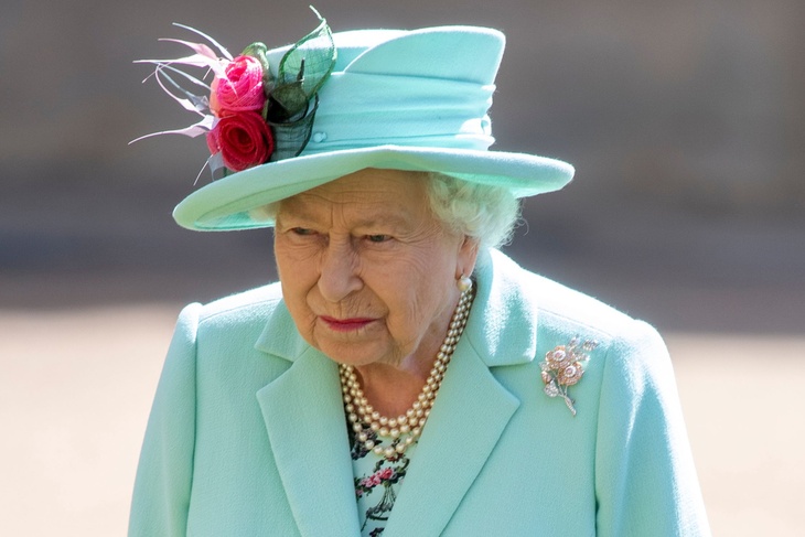 «У них даже нет фото с Арчи!»: британцы распекли Елизавету II за поздравление правнука с днем рожден