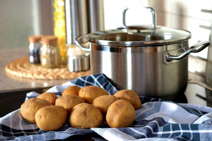 Почти в полтора раза: самым подорожавшим за год продуктом в России стал картофель