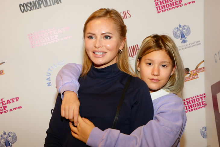 «Употребила и жаждет общения»: Штурм призвала спасти дочь Борисовой от матери
