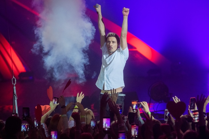 «Держим кулачки!»: фанаты верят в удачу Димы Билана на церемонии Муз-ТВ