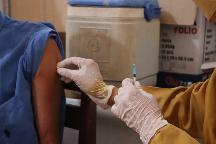 Прививочный режим: в Кузбассе отстраняют работников за отказ от вакцинации