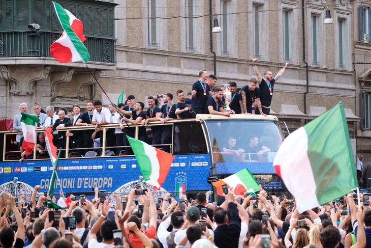 В городах Италии погибли болельщики, празднуя победу своей сборной на Евро-2020