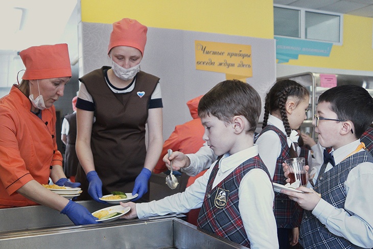 В Госдуме негативно относятся к замене школьных завтраков на денежные сертификаты