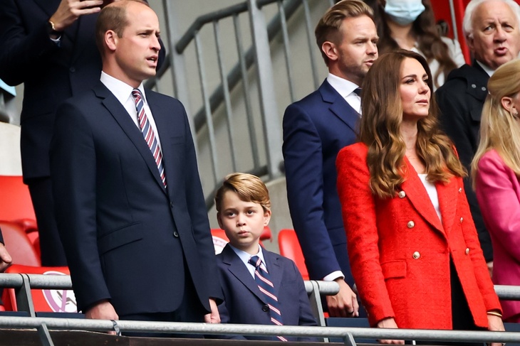 7-летний принц Джордж подвергся нападкам от шотландских футбольных фанатов