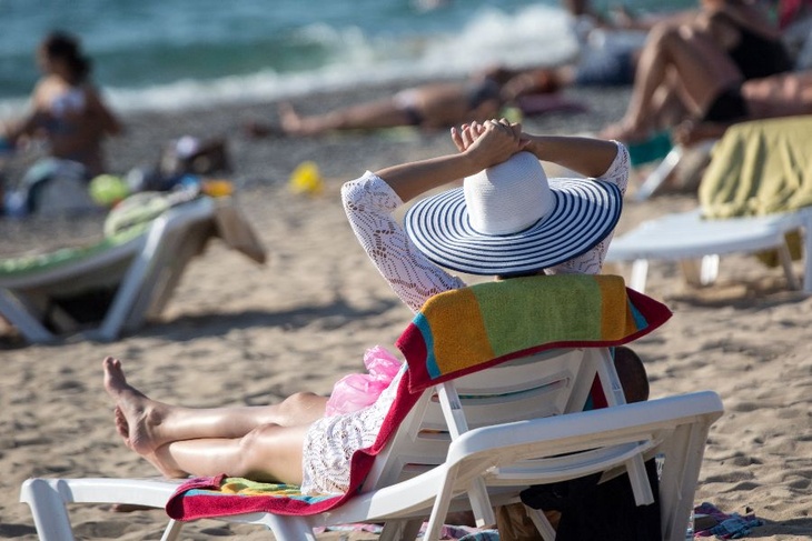 Надеть панамы и очки: когда в Крыму будет опасная жара