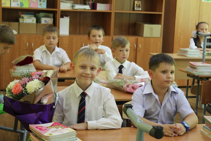 Школьникам выплатят десять тысяч рублей со второго августа