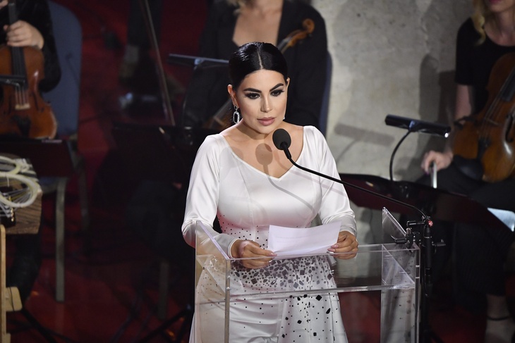 «Мечта разбилась в мгновение ока» : главная афганская поп-звезда сбежала из страны