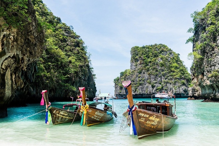 Для привитых «Спутником V» станут доступны курорты Таиланда