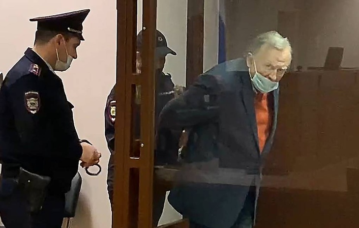«Я вас очень люблю!»: историк Соколов расплакался на суде, услышав новый приговор