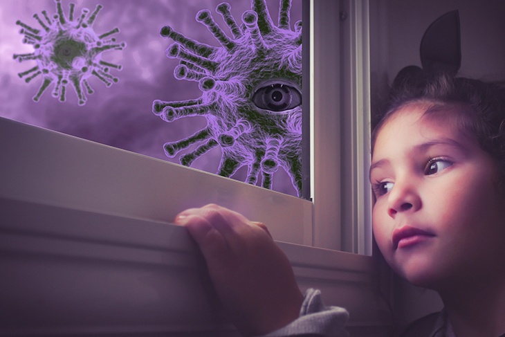 «Обмен вирусами идет через детей»: эксперт о передаче коронавируса 