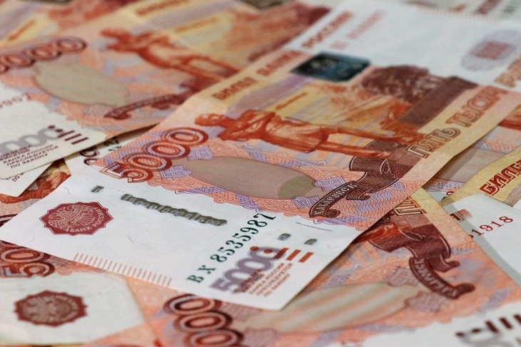 Оклады и премии: сколько россиян имеют ежемесячную зарплату в миллион рублей
