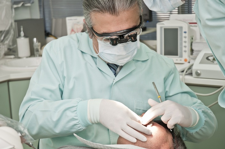 Стоматолог объяснил связь между зубами и ухудшением памяти