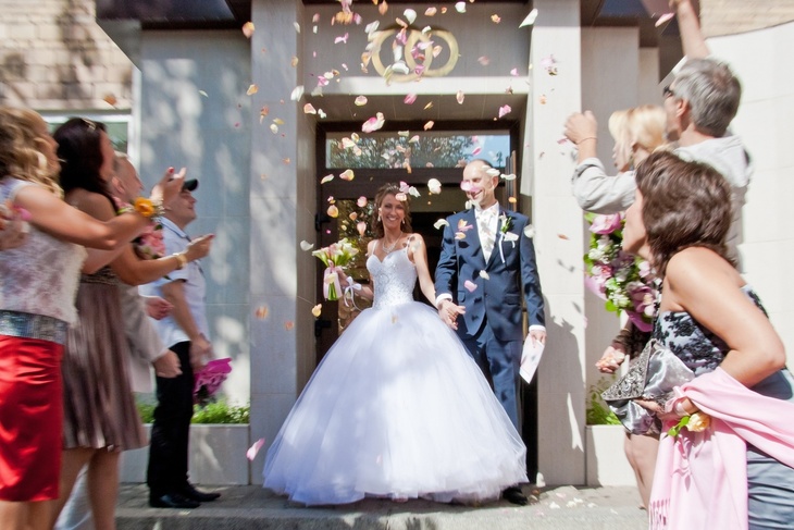 Москвичи повально стали жениться: молодожены столицы побили свадебный рекорд 
