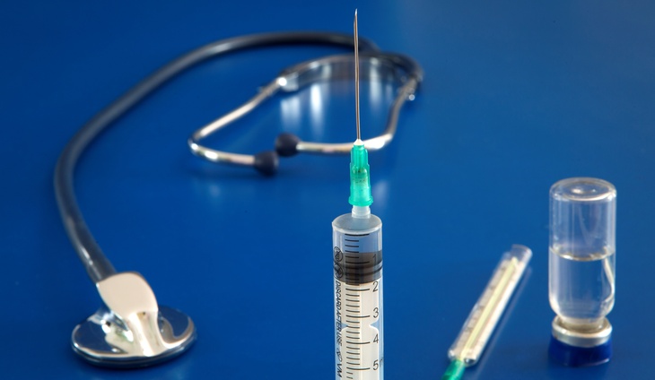 «Снизит число летальных исходов»: эпидемиолог о комбинированной вакцине