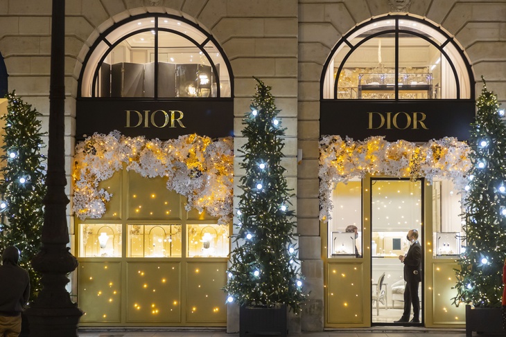 Изуродовали азиаток: Dior пришлось извиняться за модель с жутким макияжем в рекламе