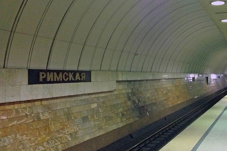 В московском метро ищут мужчину, пытавшегося силой увести девочку