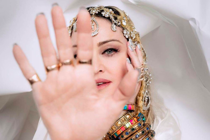 Мадонна возмутилась, что Instagram удалил ее фото с оголенными сосками