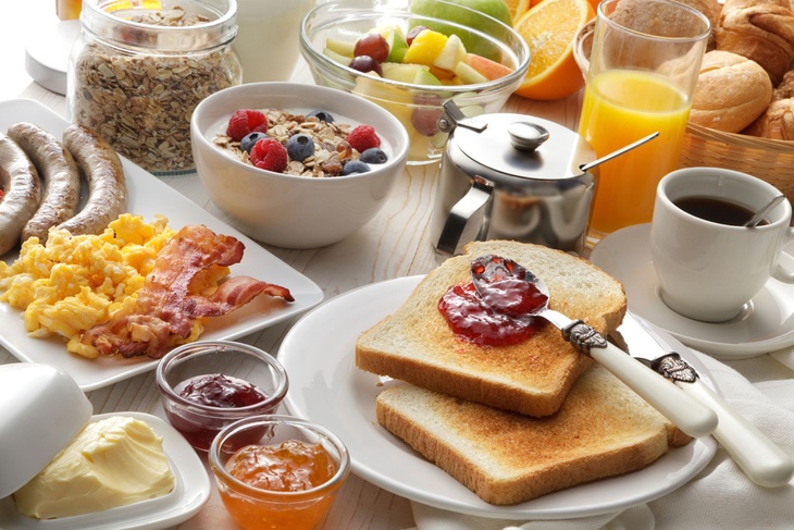 Нутрициолог рассказала, какие продукты надо есть на завтрак в холодное время года