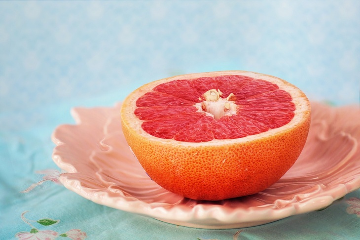 Диетолог предупредила о серьезной опасности грейпфрутов