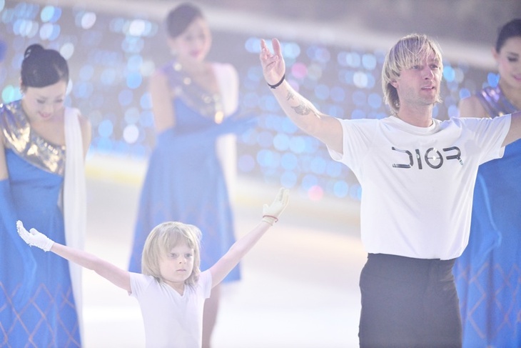Сашу Плющенко забыли объявить перед выступлением, но он вышел на лед и показал фееричный прокат
