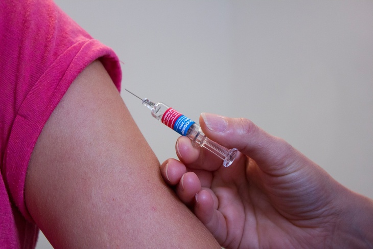 Без побочных эффектов: ученые испытали вакцину от ВИЧ, напоминающую прививку от ковида