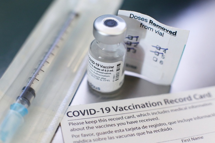 Иммунолог объяснил, чем грозит просроченная вакцина от ковид
