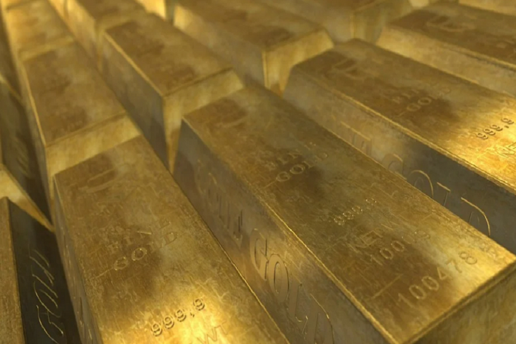 Эксперт: россиянам лучше скупать золото, чтобы сохранить сбережения
