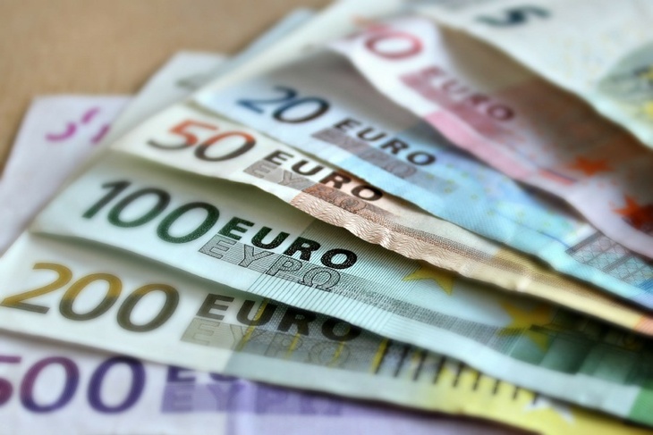 Впервые с весны прошлого года: курс евро на Московской бирже превысил 91 рубль