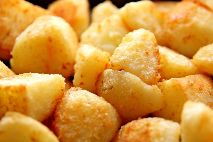 Нежно и вкусно: раскрыты идеальные пропорции соли для любых блюд из картофеля 