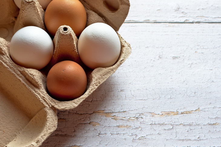 Всего пара щепоток: назван секретный ингредиент для последующей быстрой очистки яиц