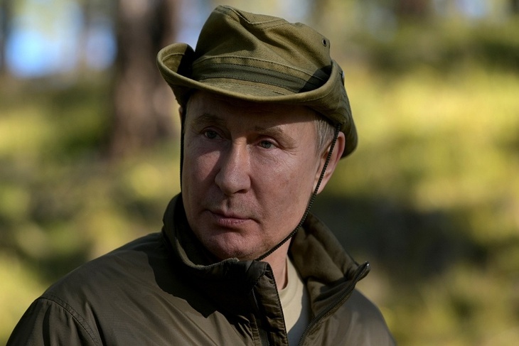 Песков назвал Путина сильно влюбленным в Россию