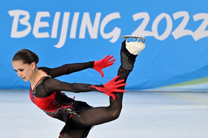 Видео: Валиева впервые в истории исполнила безупречный квад и установила 4 рекорда на Олимпиаде-2022