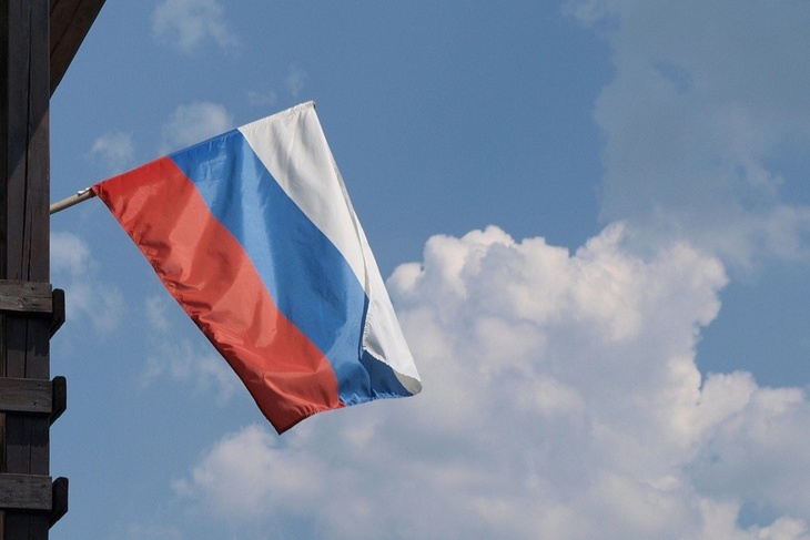 Педагог поддержала идею поднятия национального флага в школах России