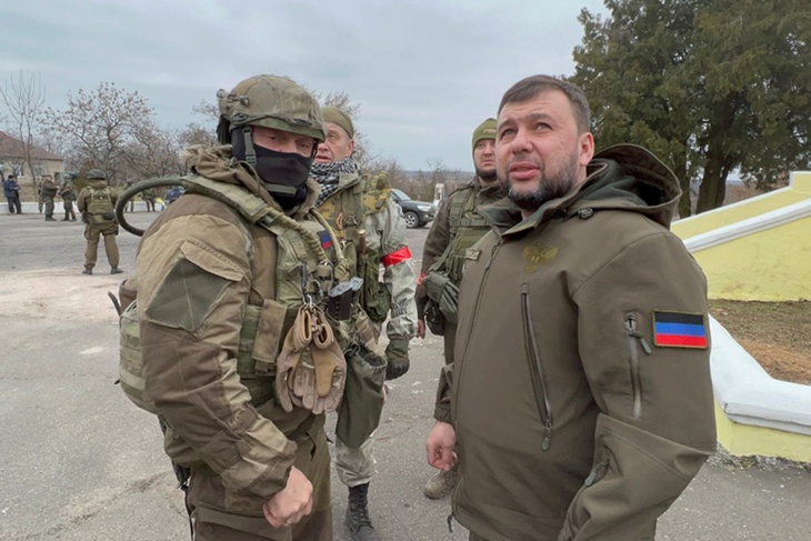 Глава Донецкой Народной Республики Денис Пушилин в одном из освобожденных поселков.