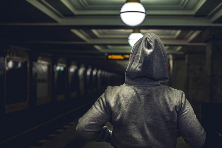 Психически больной 9-летний мальчик поехал в трусах кататься на метро