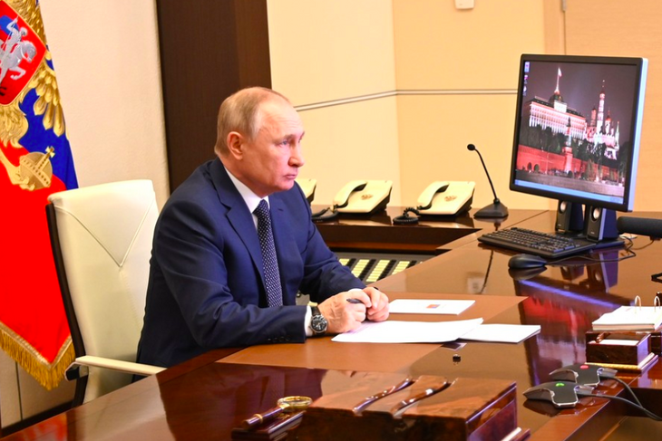 Путин подписал закон об уголовном наказании за фейки о ВС России