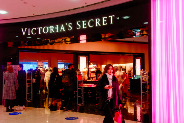 Victoria’s Secret закрывает все свои магазины в России