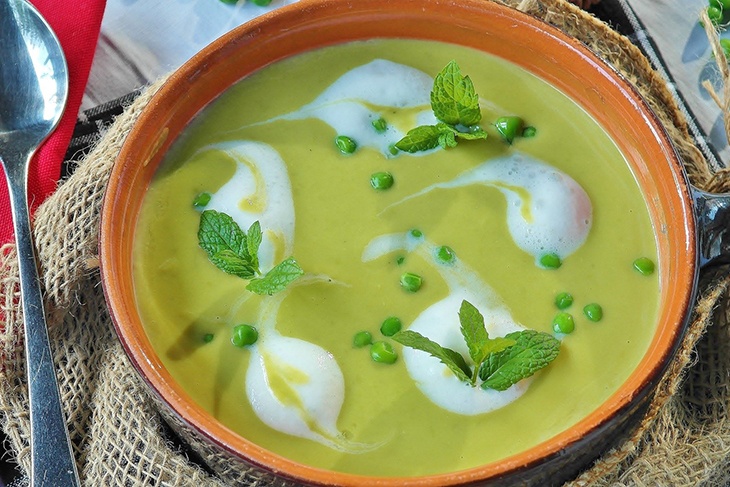 Рецепт зеленого крем-супа, который подойдет для тех, кто соблюдает пост: видео