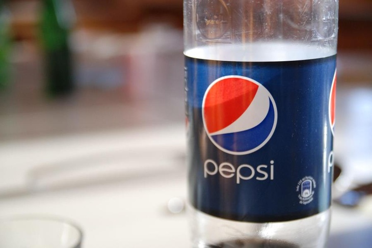 Громко хлопнули дверью, но не ушли: PepsiCo хочет выпускать для россиян спецнапитки 