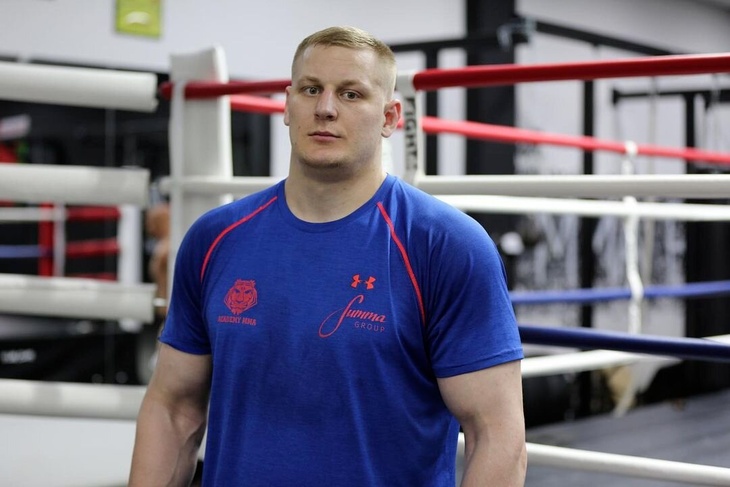 Сергей Павлович и Деррик Льюис проведут бой на турнире UFC 277