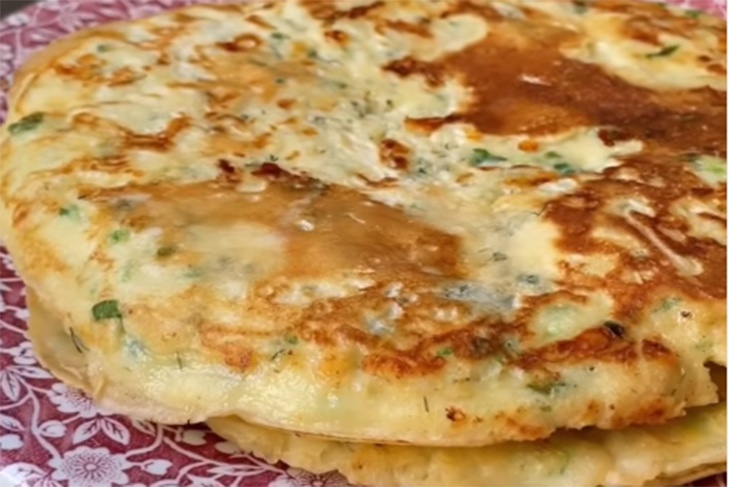 Рецепт ароматных сырных лепешек, которые очень просто и быстро готовятся: видео