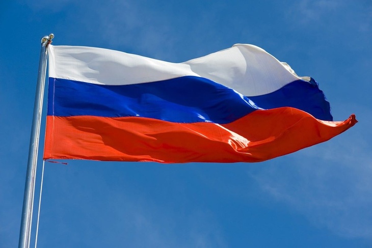 На достойном уровне: Путин оценил идею поднимать российский флаг в школах
