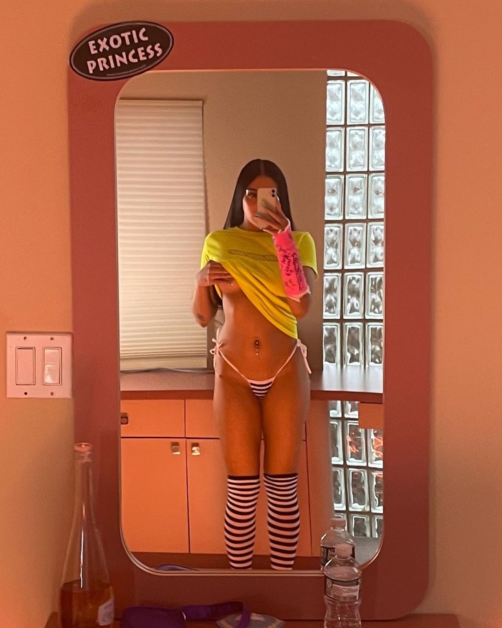 Lourdes Leon, 25, posed in front of mirror in a very risky selfie. 